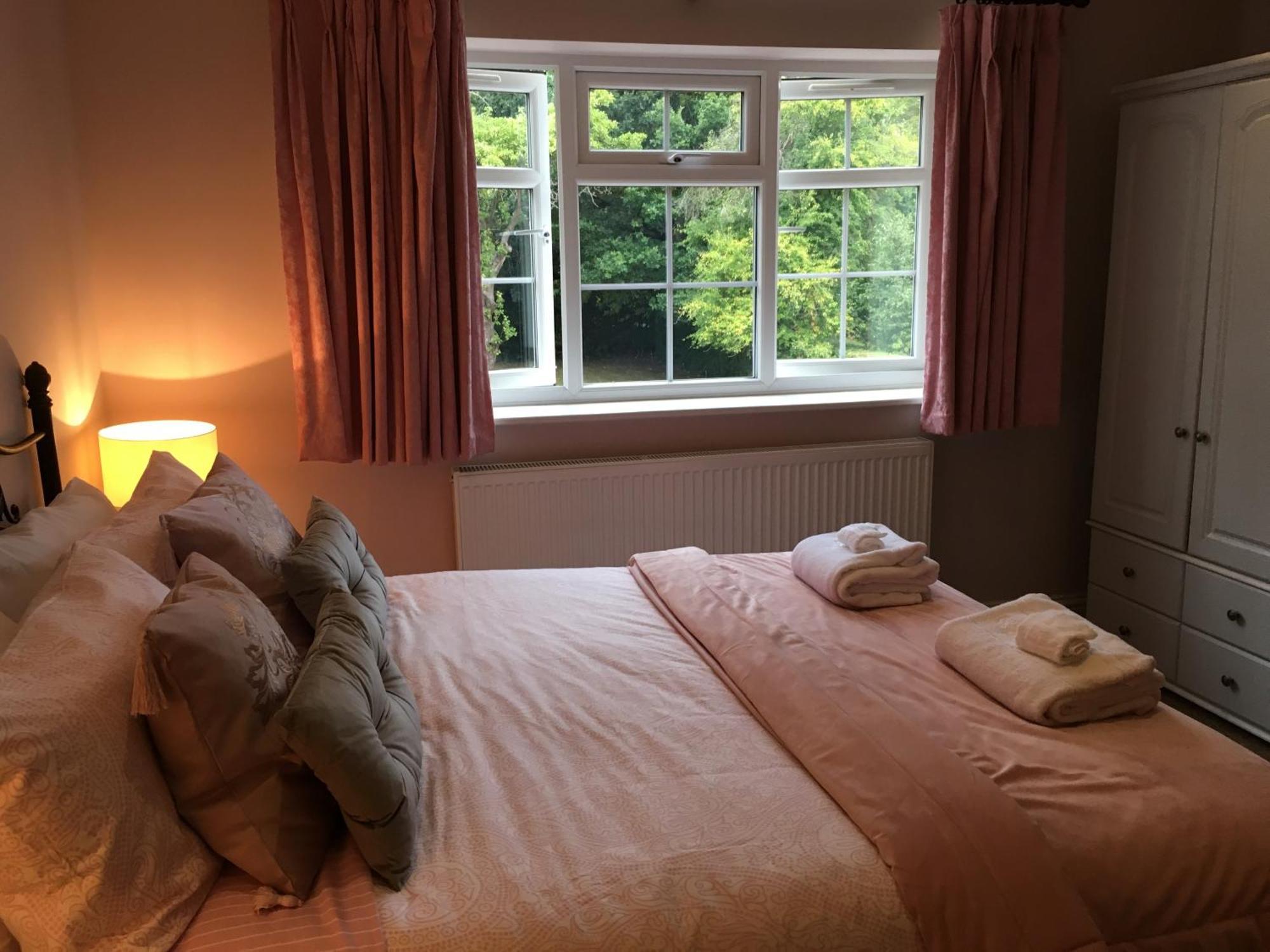 Leafy Suburban Bed And Breakfast Northwood  Eksteriør billede